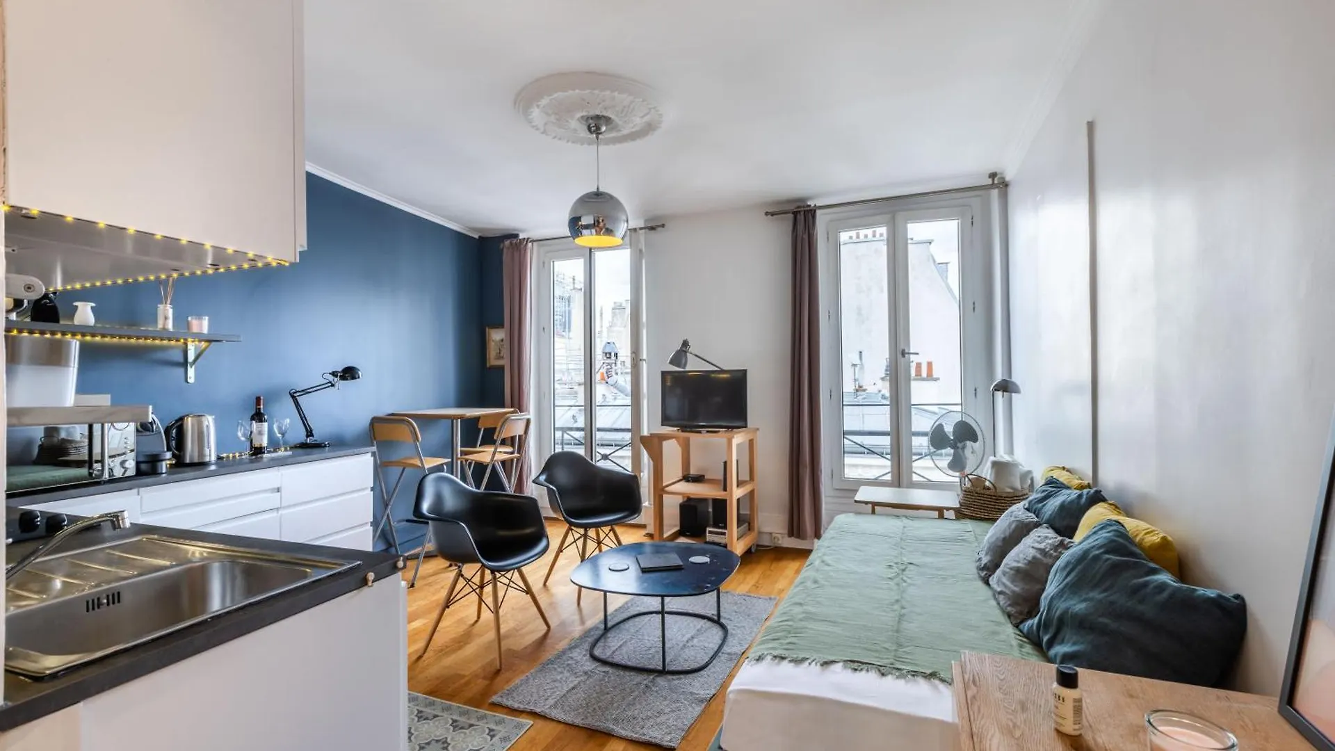 Trendy Paris Flat 2 Bedroom With Rooftop Views 0*,  צרפת