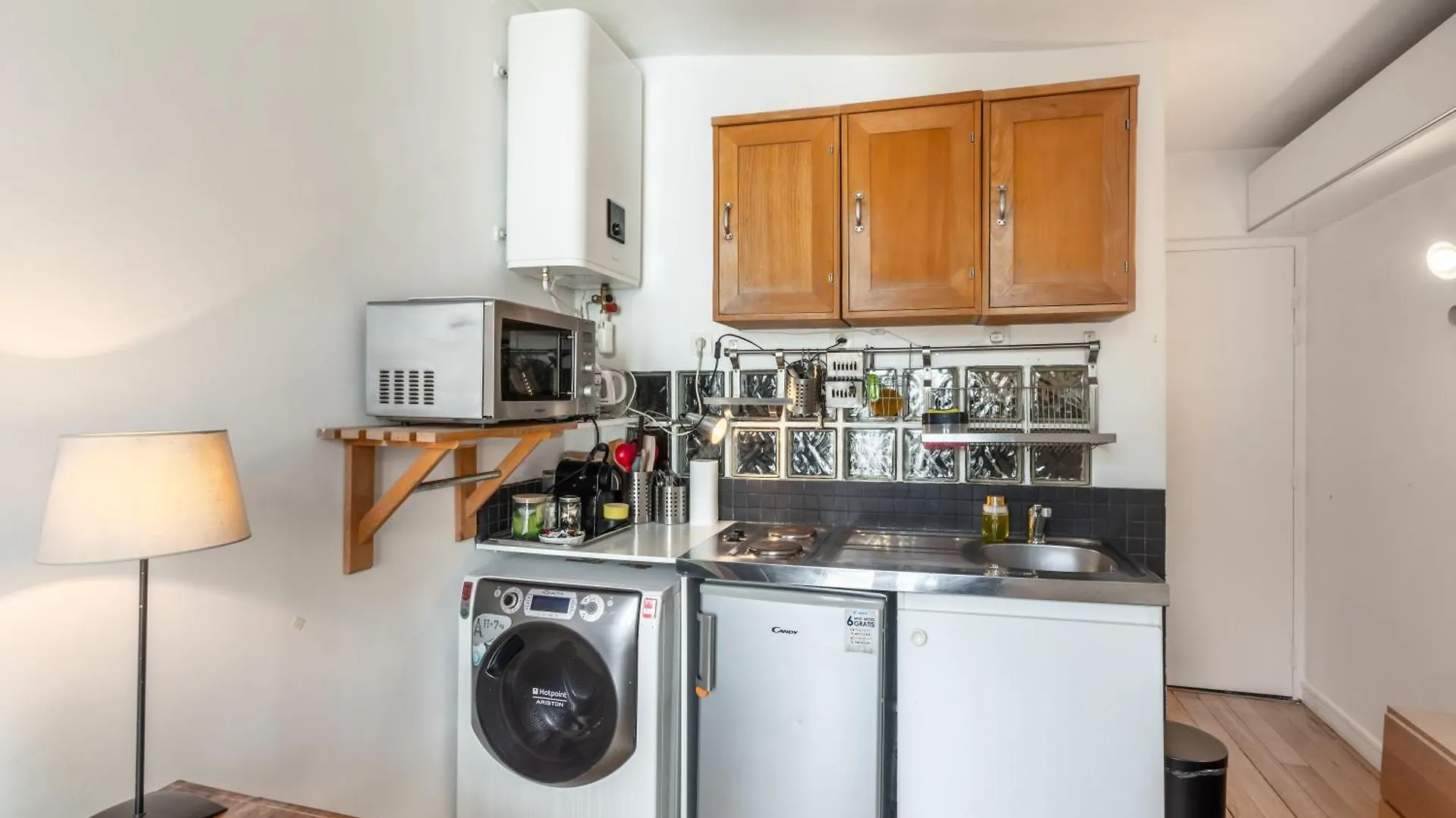 לינה וארוחת בוקר Trendy Paris Flat 2 Bedroom With Rooftop Views צרפת