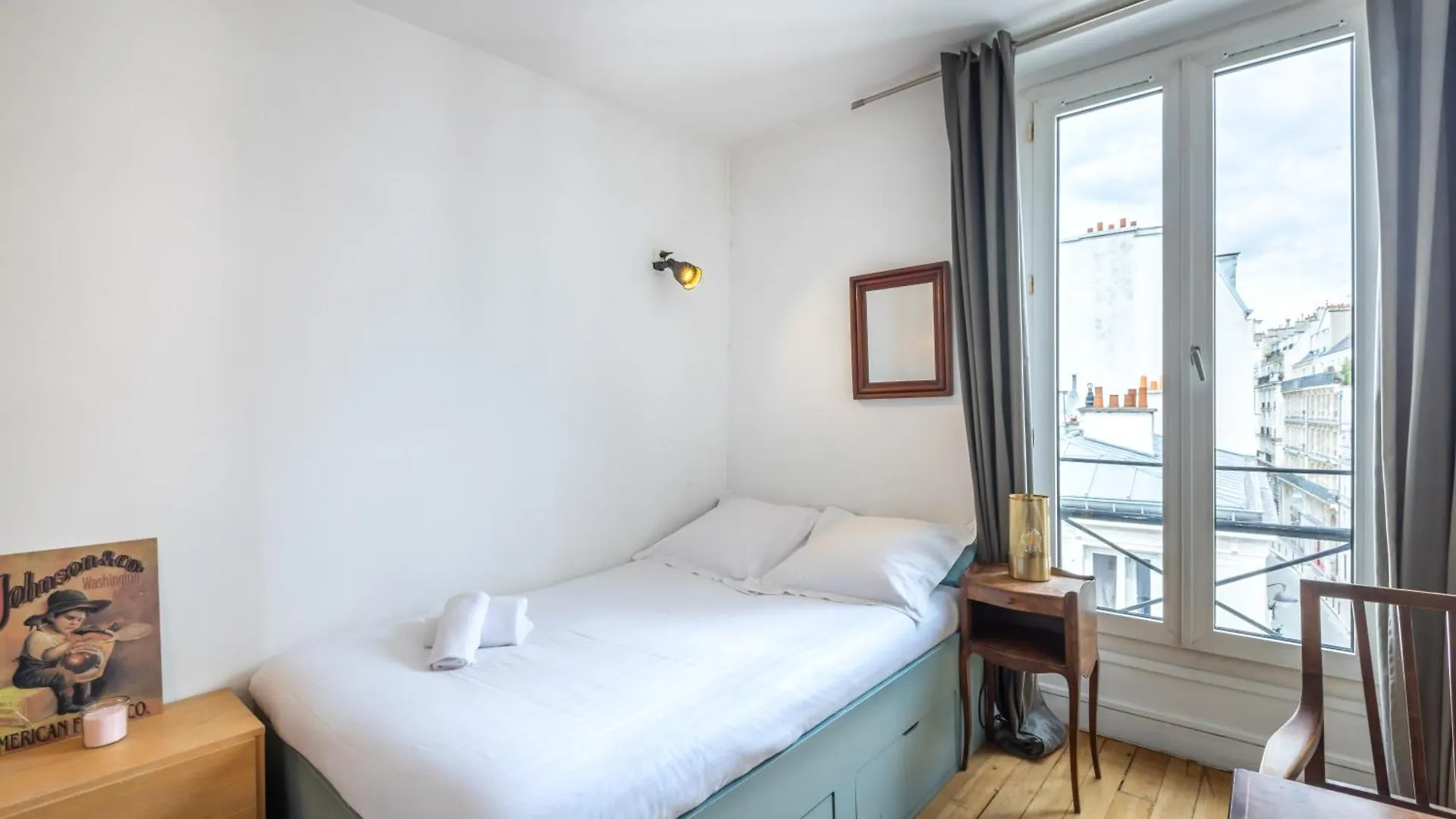 Trendy Paris Flat 2 Bedroom With Rooftop Views לינה וארוחת בוקר