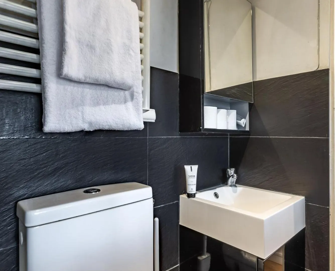 לינה וארוחת בוקר Trendy Paris Flat 2 Bedroom With Rooftop Views