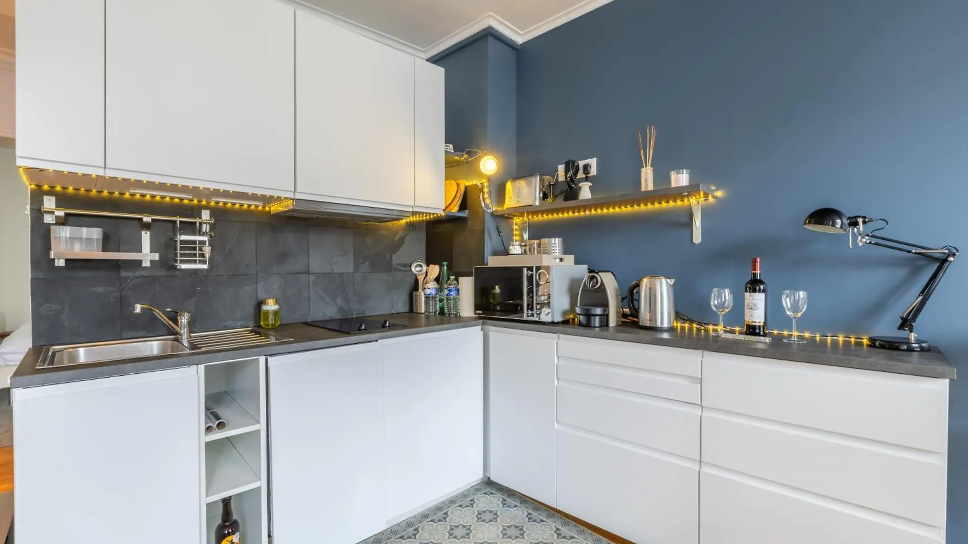 Trendy Paris Flat 2 Bedroom With Rooftop Views לינה וארוחת בוקר